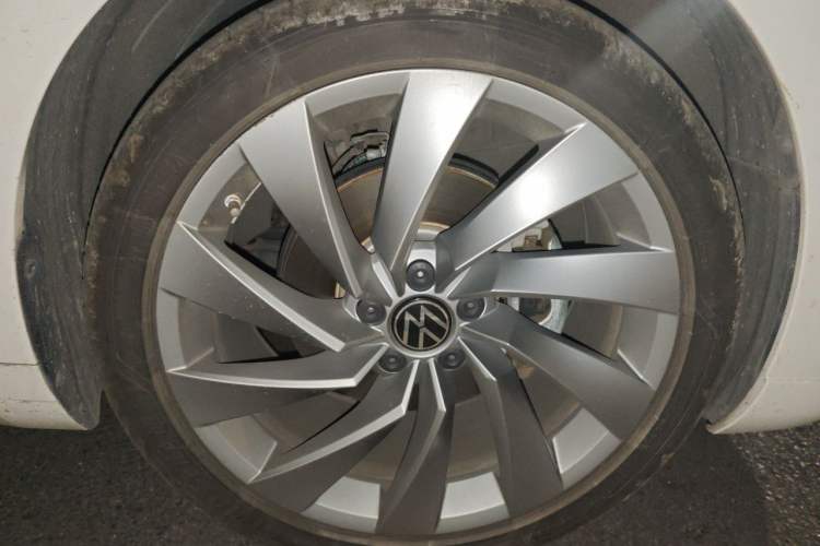 Used Volkswagen FAW-Volkswagen CC 2023 380TSI Striking Edition Right Front Wheel Hub