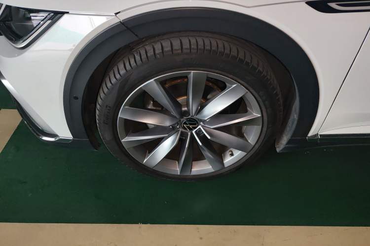 Used Volkswagen FAW-Volkswagen CC 2023 Hunting Vehicle 380TSI Hunter's Heart Edition Right Front Wheel Hub