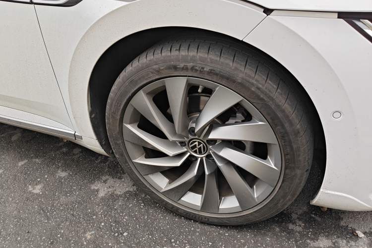 Used Volkswagen FAW-Volkswagen CC 2023 380TSI Striking Edition Right Front Wheel Hub
