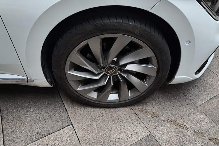 Used Volkswagen FAW-Volkswagen CC 2023 380TSI Striking Edition Right Front Wheel Hub