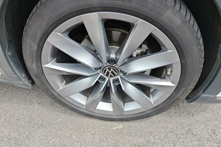 Used Volkswagen FAW-Volkswagen CC 2023 Hunting Vehicle 380TSI Hunter's Heart Edition Right Front Wheel Hub