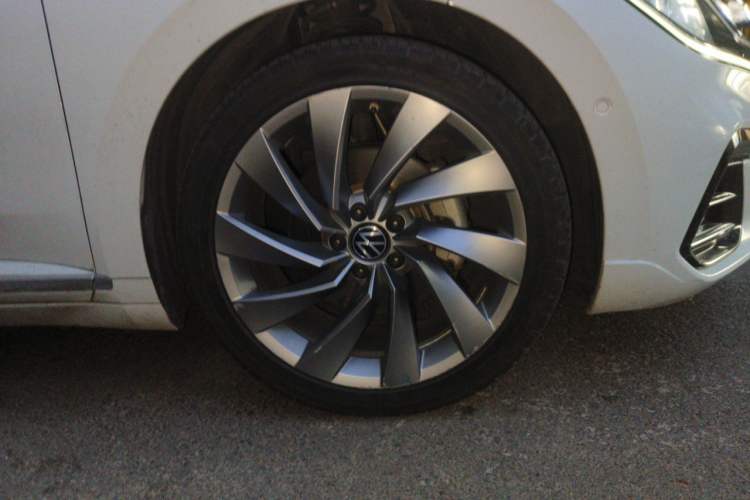 Used Volkswagen FAW-Volkswagen CC 2023 380TSI Striking Edition Right Front Wheel Hub