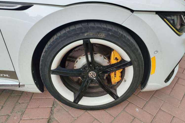 Used Volkswagen FAW-Volkswagen CC 2023 380TSI Striking Edition Right Front Wheel Hub
