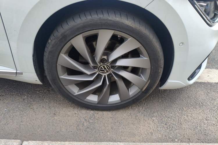 Used Volkswagen FAW-Volkswagen CC 2023 380TSI Striking Edition Right Front Wheel Hub