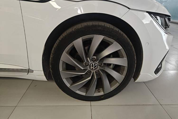 Used Volkswagen FAW-Volkswagen CC 2023 380TSI Striking Edition Right Front Wheel Hub
