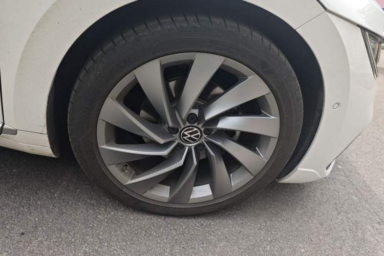 Used Volkswagen FAW-Volkswagen CC 2023 380TSI Striking Edition Right Front Wheel Hub