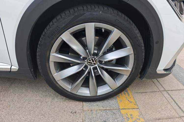 Used Volkswagen FAW-Volkswagen CC 2023 Hunting Vehicle 380TSI Hunter's Heart Edition Right Front Wheel Hub