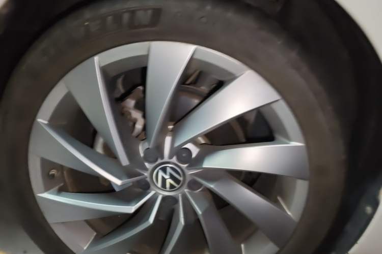 Used Volkswagen FAW-Volkswagen CC 2023 380TSI Striking Edition Right Front Wheel Hub