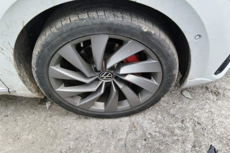 Used Volkswagen FAW-Volkswagen CC 2023 380TSI Striking Edition Right Front Wheel Hub