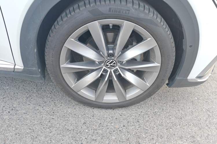 Used Volkswagen FAW-Volkswagen CC 2023 Adventure Vehicle 380TSI Trailblazer Edition Right Front Wheel Hub
