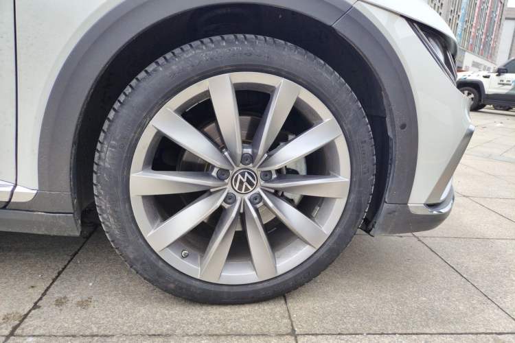 Used Volkswagen FAW-Volkswagen CC 2023 Adventure Vehicle 380TSI Trailblazer Edition Right Front Wheel Hub