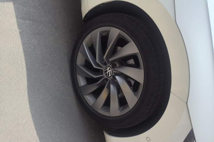 Used Volkswagen FAW-Volkswagen CC 2023 380TSI Striking Edition Right Front Wheel Hub