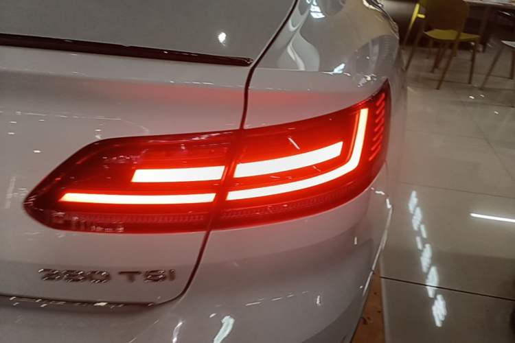 Used Volkswagen FAW-Volkswagen CC 2023 380TSI Striking Edition Right Rear Taillight