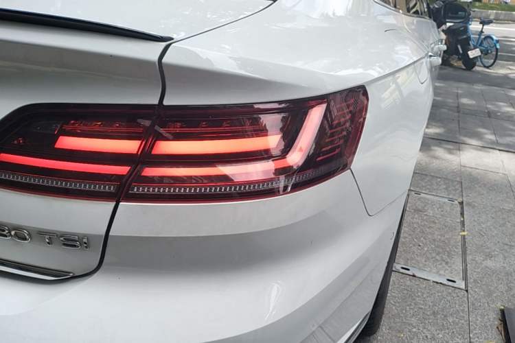 Used Volkswagen FAW-Volkswagen CC 2023 380TSI Striking Edition Right Rear Taillight