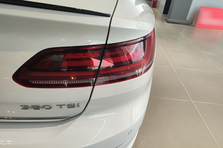 Used Volkswagen FAW-Volkswagen CC 2023 380TSI Striking Edition Right Rear Taillight