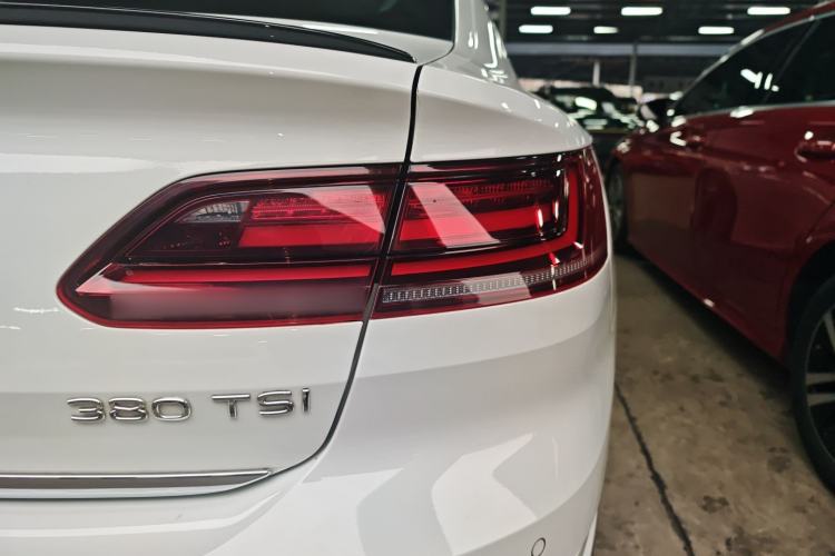 Used Volkswagen FAW-Volkswagen CC 2023 380TSI Striking Edition Right Rear Taillight
