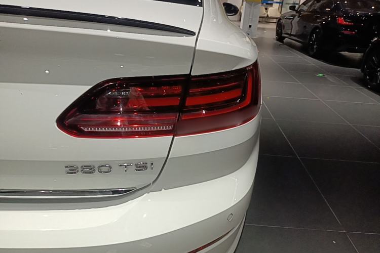 Used Volkswagen FAW-Volkswagen CC 2023 380TSI Striking Edition Right Rear Taillight