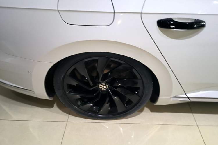 Used Volkswagen FAW-Volkswagen CC 2023 380TSI Striking Edition Right Rear Wheel Hub
