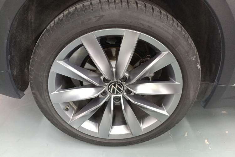 Used Volkswagen FAW-Volkswagen CC 2023 Hunting Vehicle 380TSI Hunter's Heart Edition Right Rear Wheel Hub