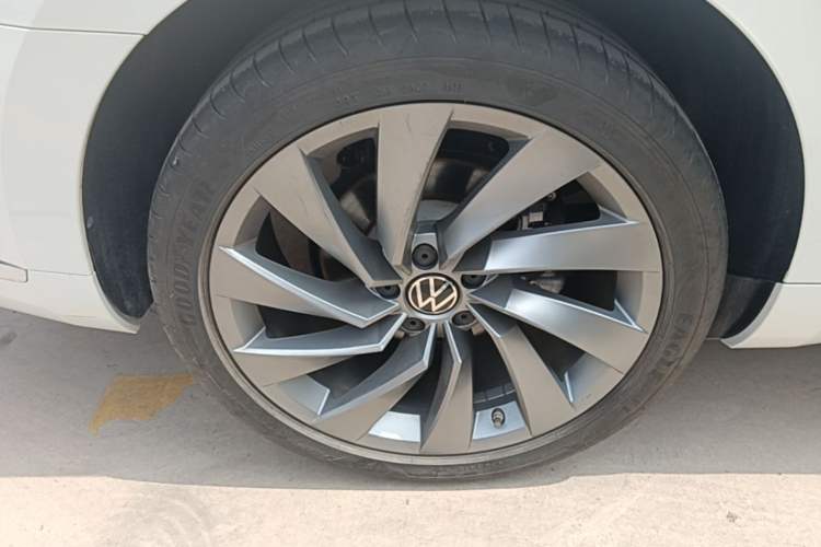 Used Volkswagen FAW-Volkswagen CC 2023 380TSI Striking Edition Right Rear Wheel Hub
