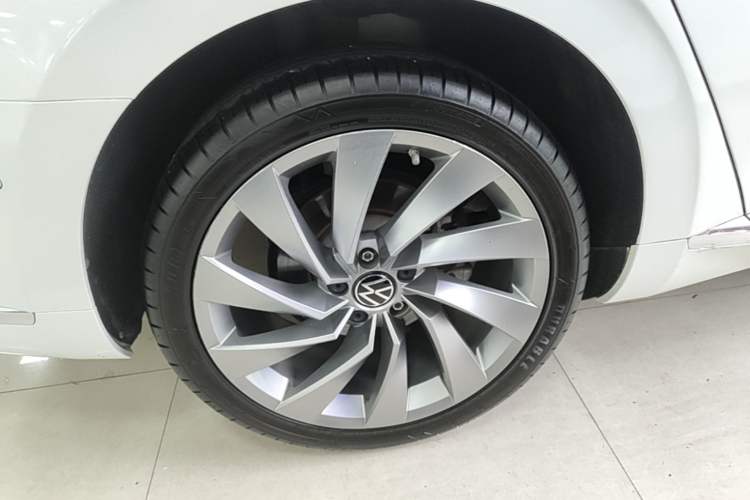 Used Volkswagen FAW-Volkswagen CC 2023 380TSI Striking Edition Right Rear Wheel Hub
