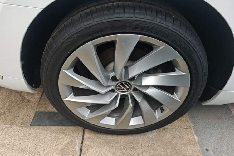 Used Volkswagen FAW-Volkswagen CC 2023 380TSI Striking Edition Right Rear Wheel Hub