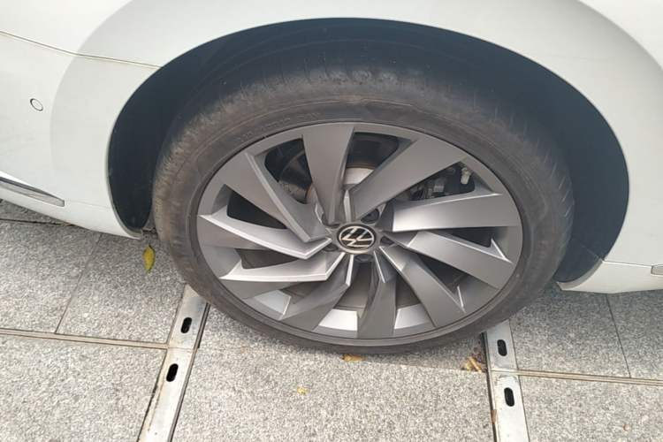 Used Volkswagen FAW-Volkswagen CC 2023 380TSI Striking Edition Right Rear Wheel Hub
