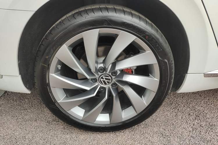 Used Volkswagen FAW-Volkswagen CC 2023 380TSI Striking Edition Right Rear Wheel Hub