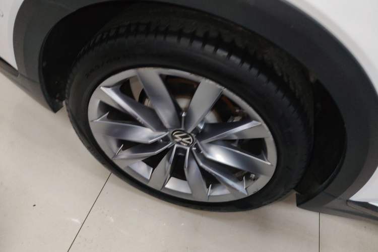 Used Volkswagen FAW-Volkswagen CC 2023 Hunting Vehicle 380TSI Hunter's Heart Edition Right Rear Wheel Hub