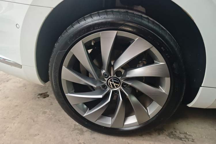 Used Volkswagen FAW-Volkswagen CC 2023 380TSI Striking Edition Right Rear Wheel Hub