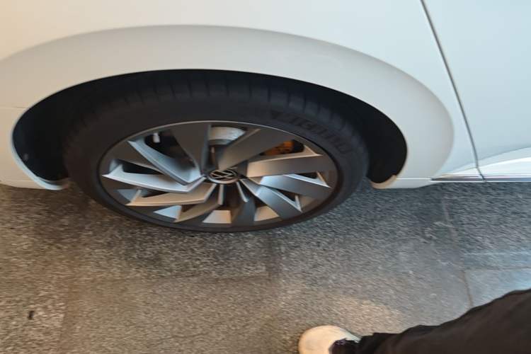 Used Volkswagen FAW-Volkswagen CC 2023 380TSI Striking Edition Right Rear Wheel Hub