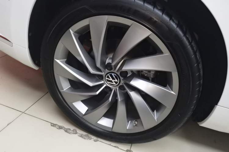 Used Volkswagen FAW-Volkswagen CC 2023 380TSI Striking Edition Right Rear Wheel Hub