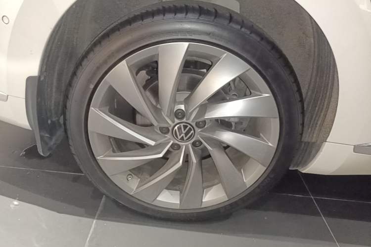 Used Volkswagen FAW-Volkswagen CC 2023 380TSI Striking Edition Right Rear Wheel Hub