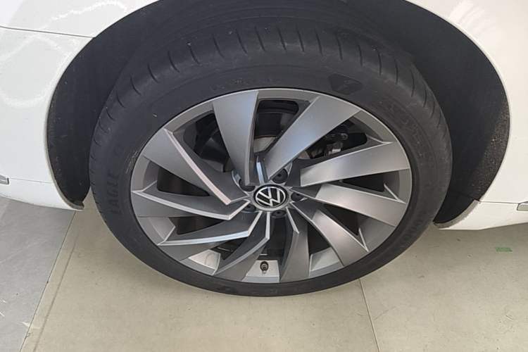 Used Volkswagen FAW-Volkswagen CC 2023 380TSI Striking Edition Right Rear Wheel Hub
