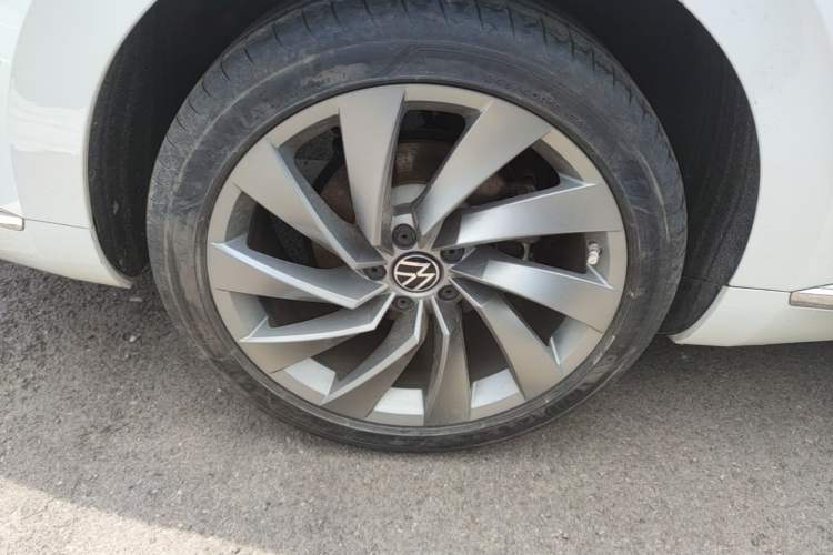 Used Volkswagen FAW-Volkswagen CC 2023 380TSI Striking Edition Right Rear Wheel Hub