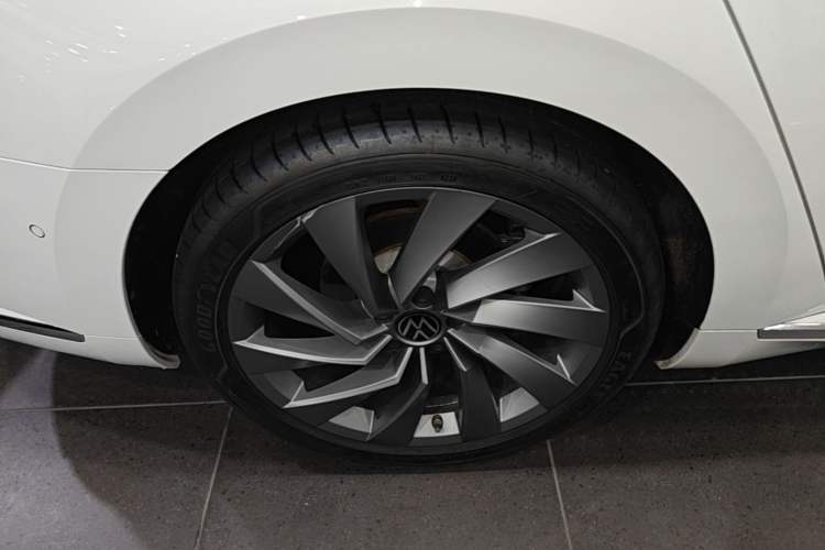 Used Volkswagen FAW-Volkswagen CC 2023 380TSI Striking Edition Right Rear Wheel Hub