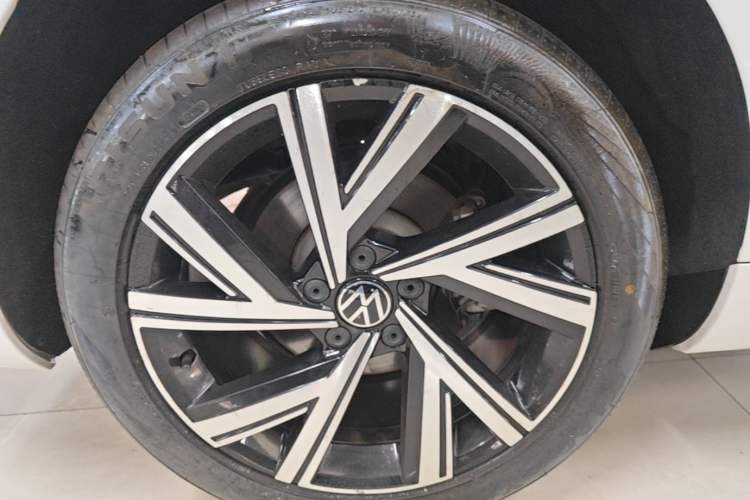 Used Volkswagen FAW-Volkswagen CC 2023 330TSI Ignite Edition Right Rear Wheel Hub