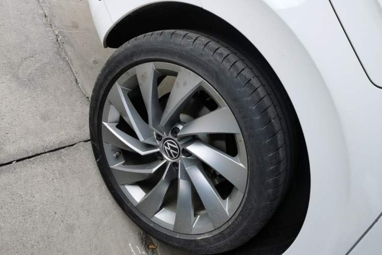 Used Volkswagen FAW-Volkswagen CC 2023 380TSI Striking Edition Right Rear Wheel Hub