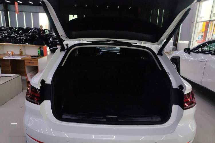 Used Volkswagen FAW-Volkswagen CC 2023 Hunting Vehicle 380TSI Hunter's Heart Edition Trunk