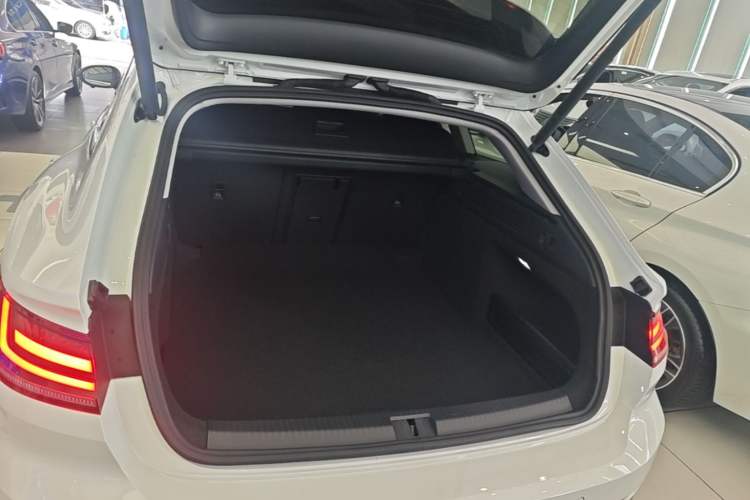 Used Volkswagen FAW-Volkswagen CC 2023 Hunting Vehicle 380TSI Hunter's Heart Edition Trunk