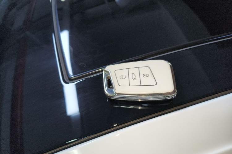 Used Volkswagen FAW-Volkswagen CC 2023 380TSI Striking Edition Vehicle Key
