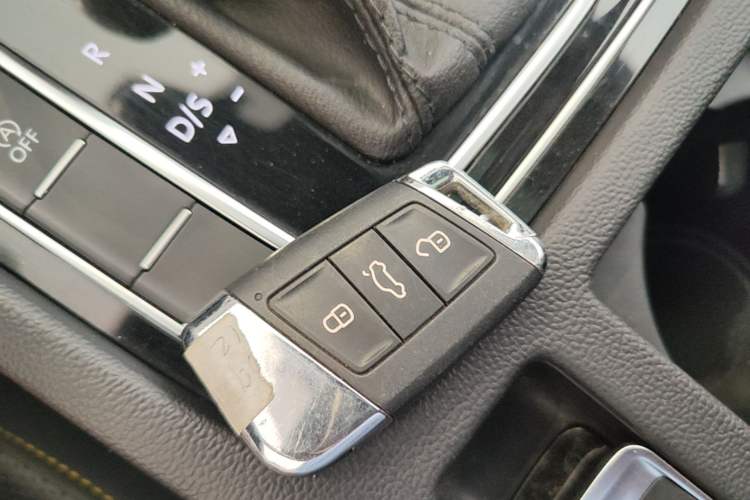 Used Volkswagen FAW-Volkswagen CC 2023 380TSI Striking Edition Vehicle Key