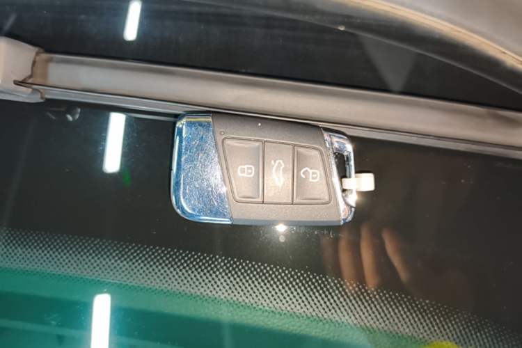 Used Volkswagen FAW-Volkswagen CC 2023 380TSI Striking Edition Vehicle Key