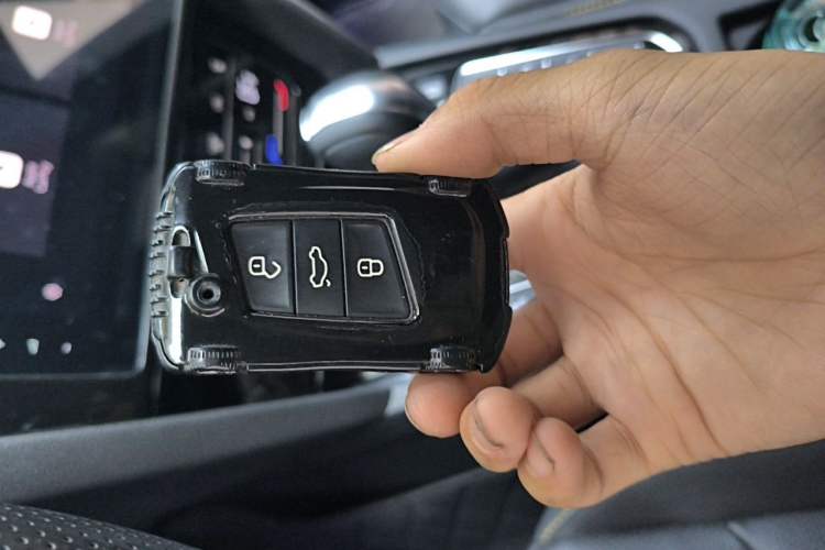 Used Volkswagen FAW-Volkswagen CC 2023 380TSI Striking Edition Vehicle Key