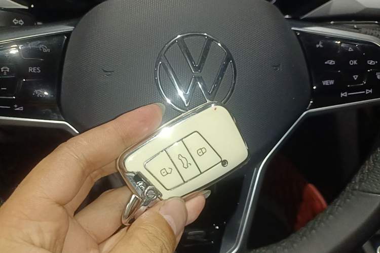 Used Volkswagen FAW-Volkswagen CC 2023 380TSI Striking Edition Vehicle Key