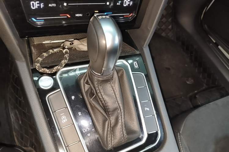 Used Volkswagen FAW-Volkswagen CC 2023 Adventure Vehicle 330TSI Hunter Vision Edition Gear Lever