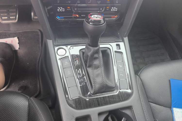 Used Volkswagen FAW-Volkswagen CC 2024 Estate Car 380TSI Hunter's Heart All-Encompassing Edition Gear Lever
