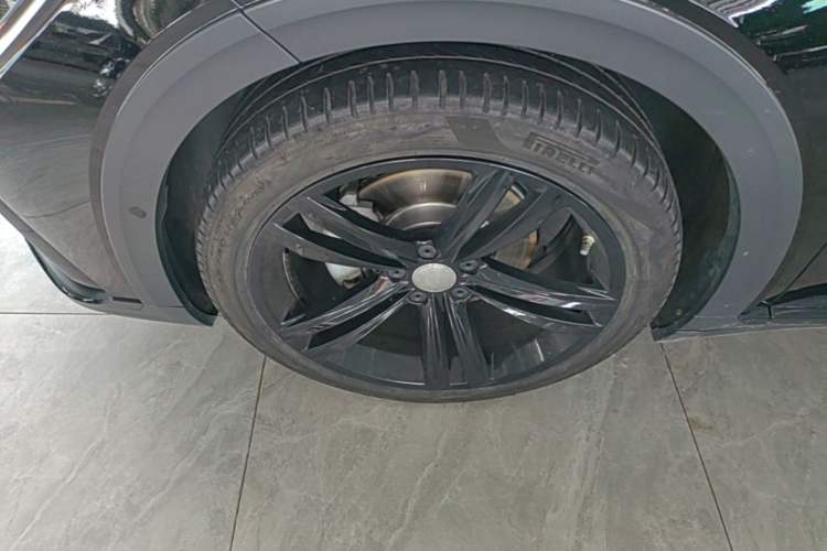 Used Volkswagen FAW-Volkswagen CC 2024 Estate Car 380TSI Hunter's Heart Edition Left Front Wheel Hub
