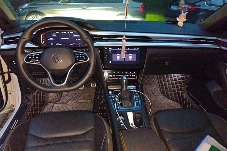 Used Volkswagen FAW-Volkswagen CC 2024 380TSI Striking Edition Center Console