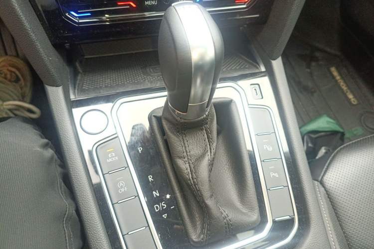 Used Volkswagen FAW-Volkswagen CC 2024 Estate Car 380TSI Hunter's Heart All-Encompassing Edition Gear Lever